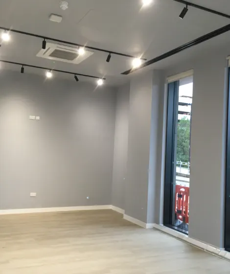 Tape and jointing on plasterboard walls and ceilings