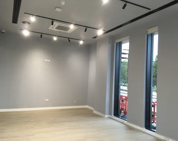 Tape and jointing on plasterboard walls and ceilings